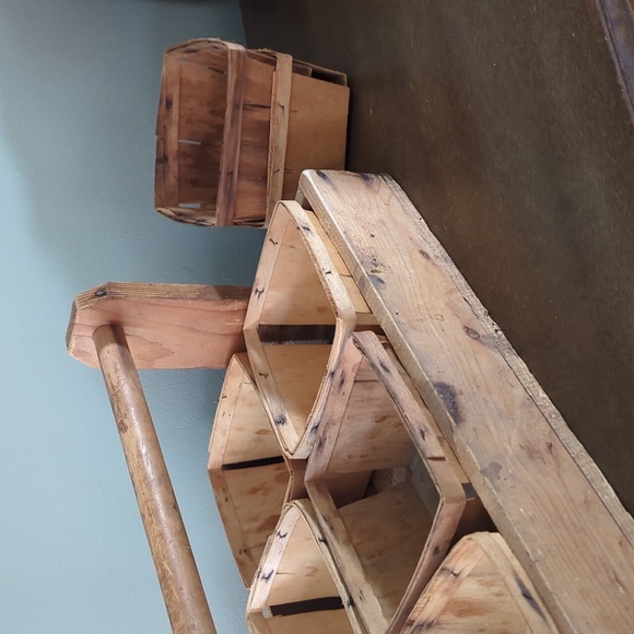 Wooden Berry Picking Tray and Baskets - Picture 5 of 5